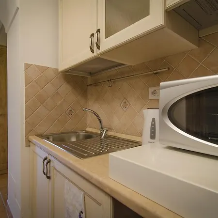 Πανσιόν Maison Liparlati 4*